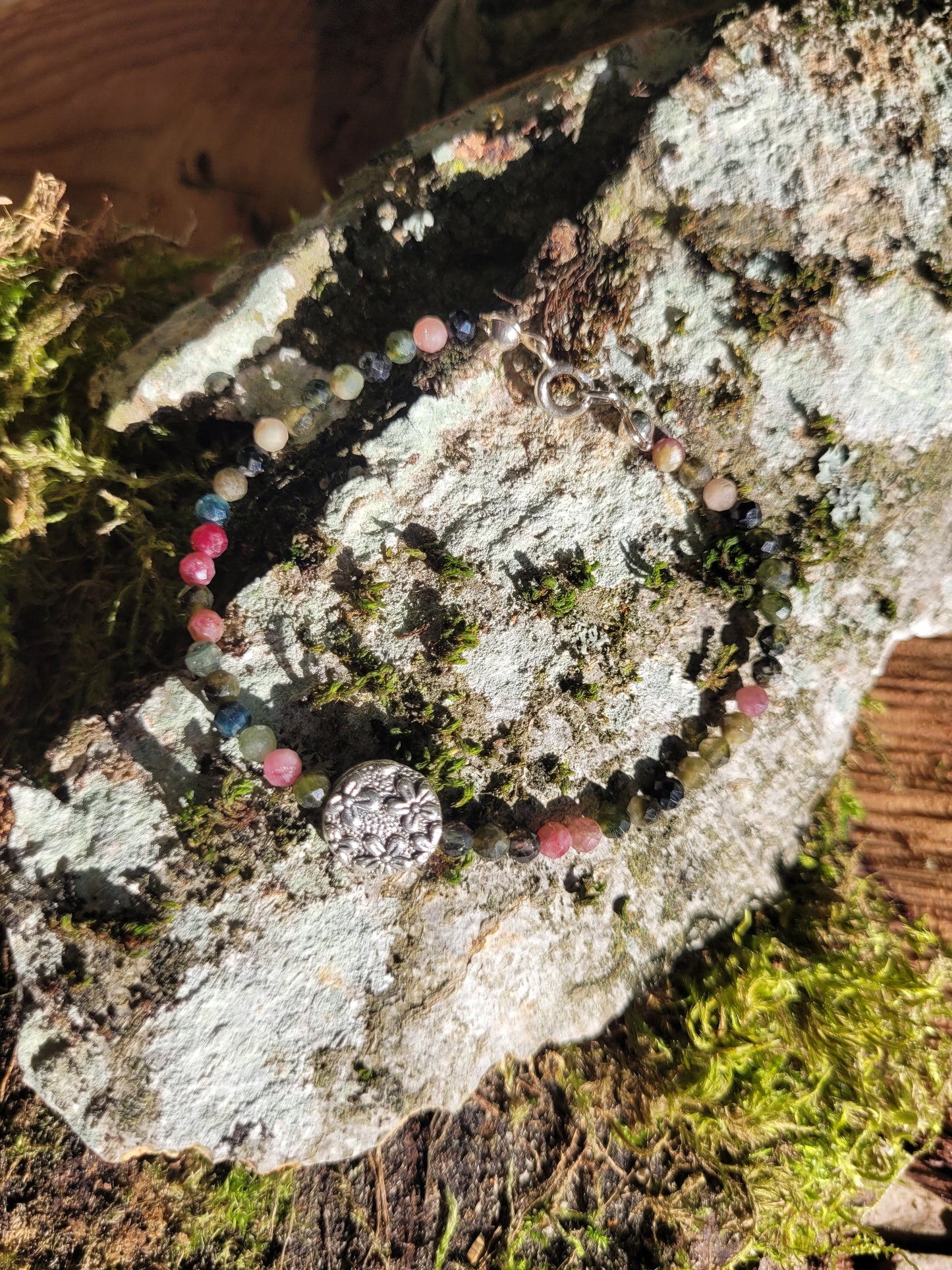 Bracelet en Tourmaline multicolore facettée et fermoir en Argent