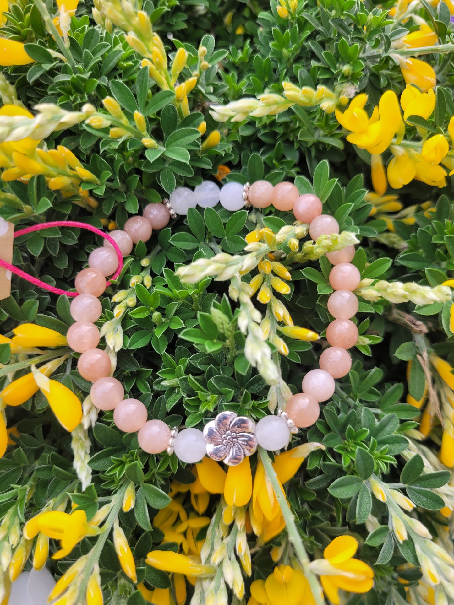 Bracelet en Pierre de Soleil, Jade et fleur argentée