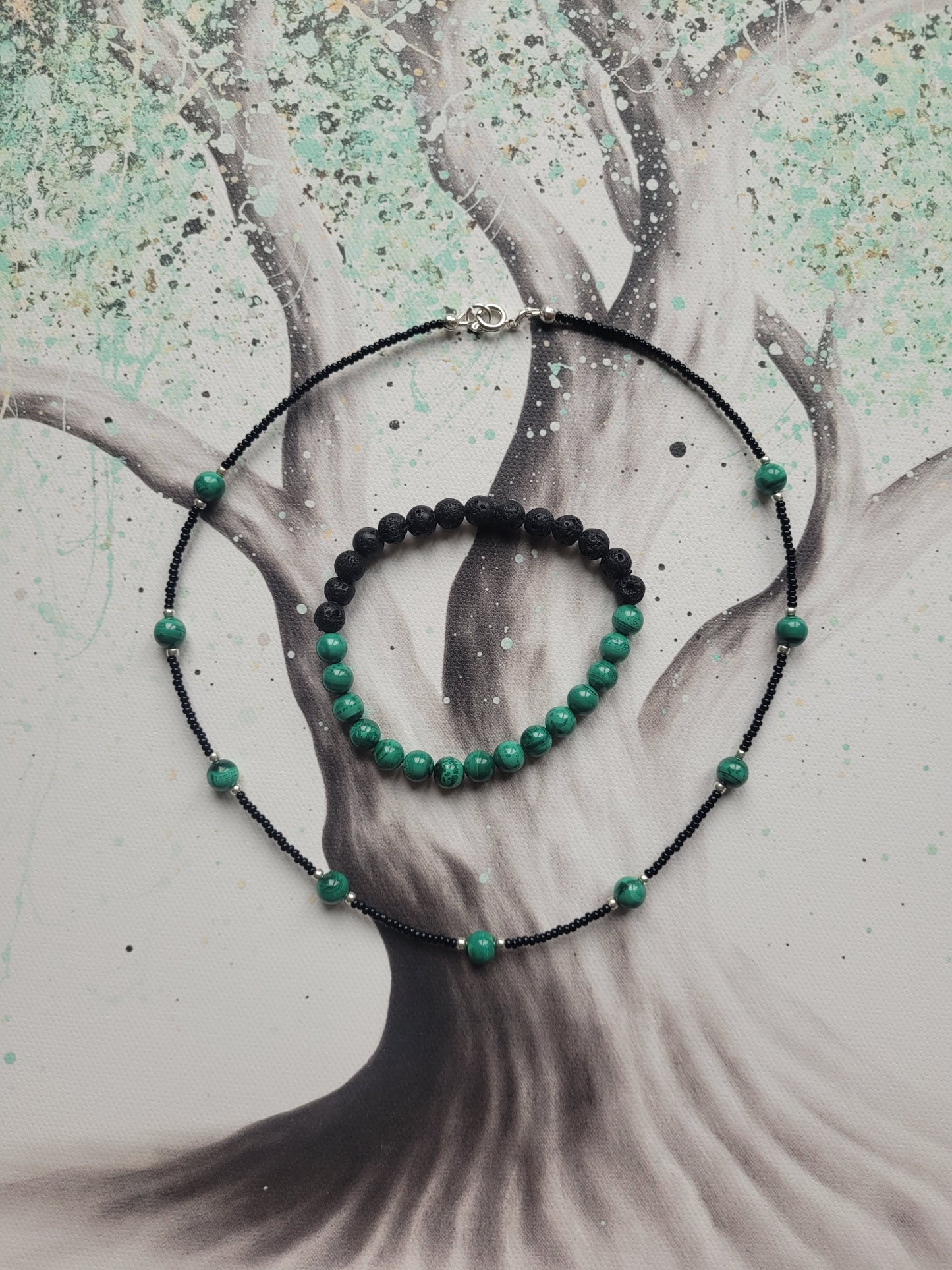 Collier en Malachite et perles de rocailles noires