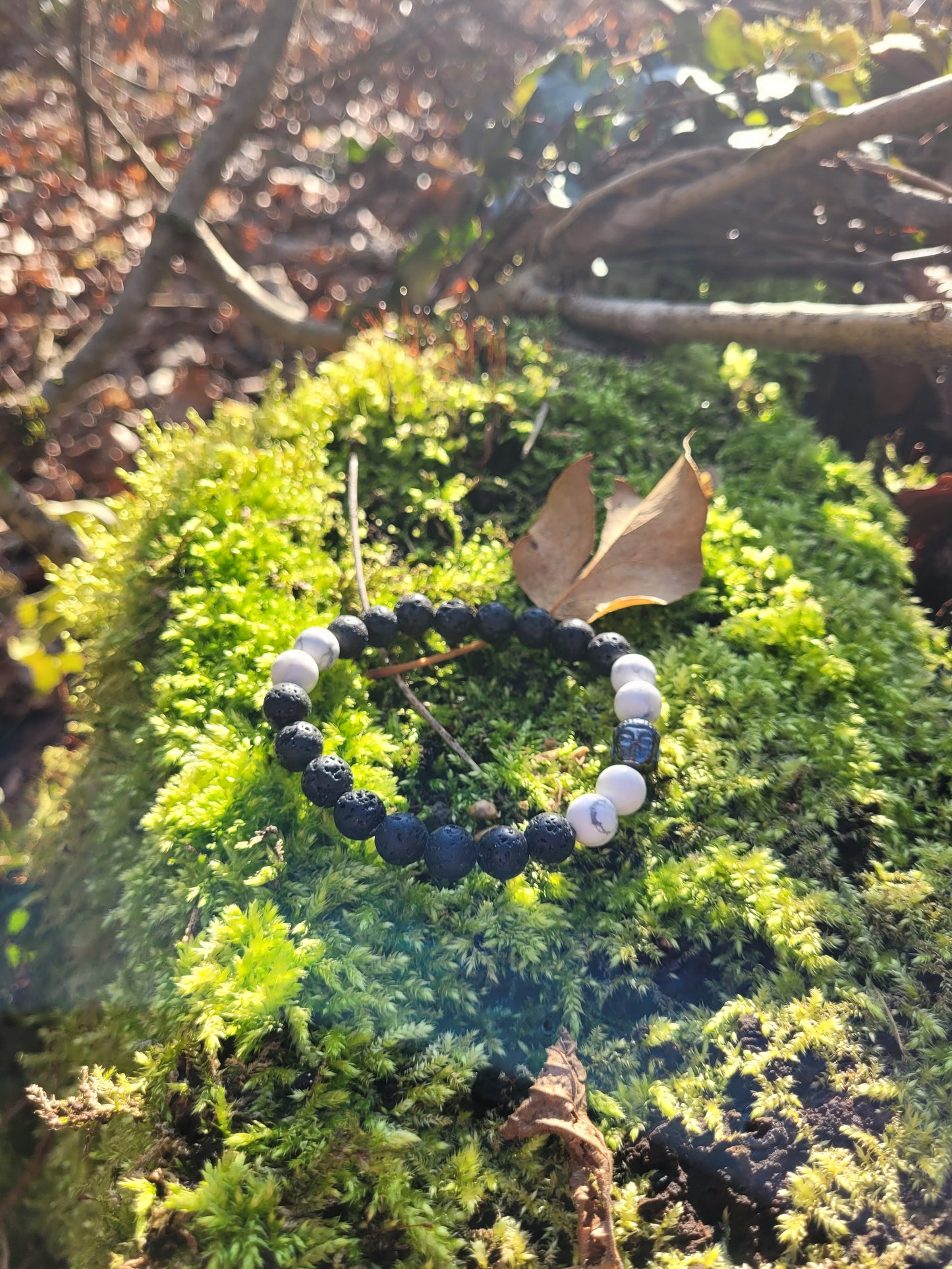 Bracelet en Lave, Magnésite et Bouddha en Hématite