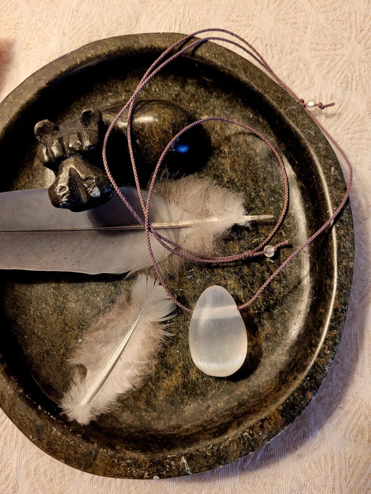 Collier en Sélénite