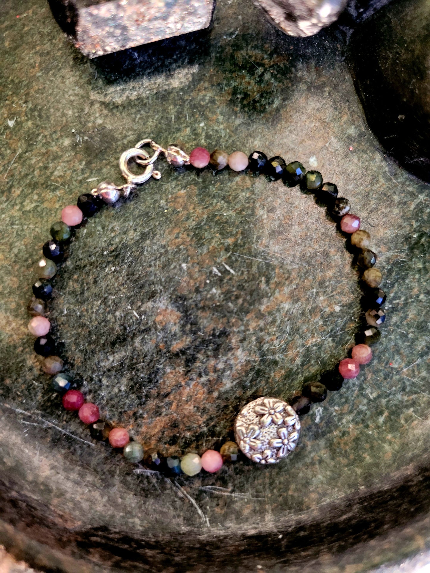 Bracelet en Tourmaline multicolore facettée et fermoir en Argent
