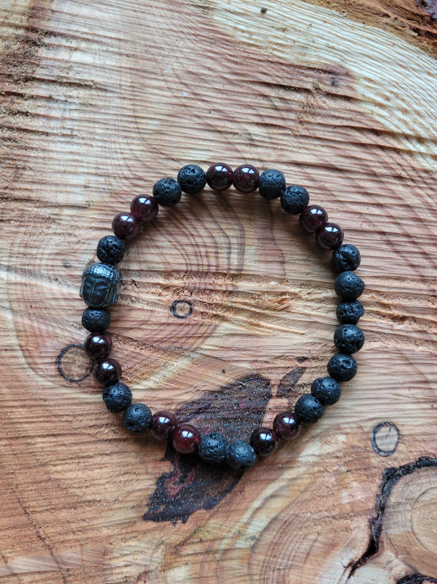 Bracelet en Lave et Grenat Almandin et Bouddha en Hématite