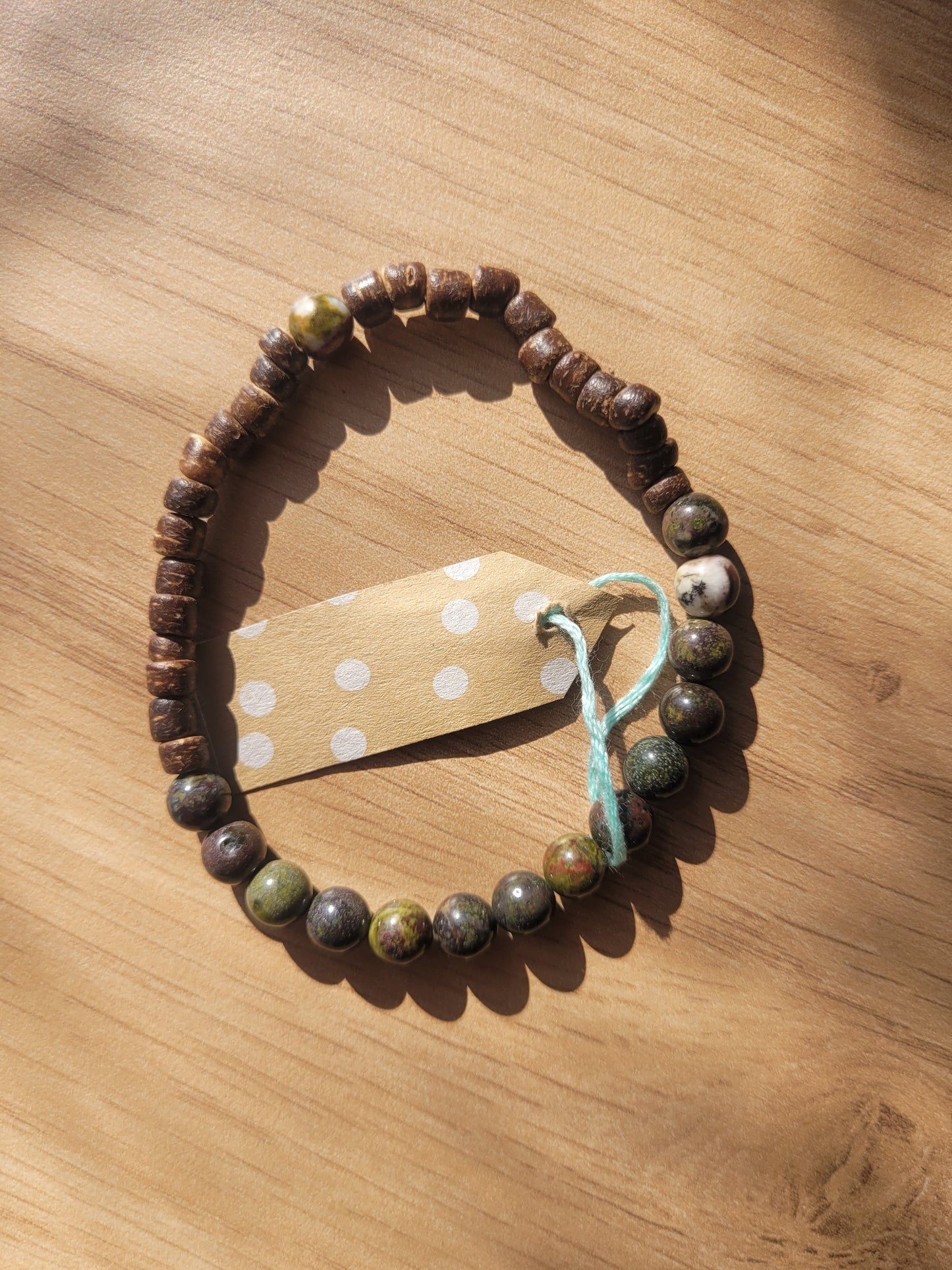 Bracelet en Jaspe Héliotrope et perles de Coco