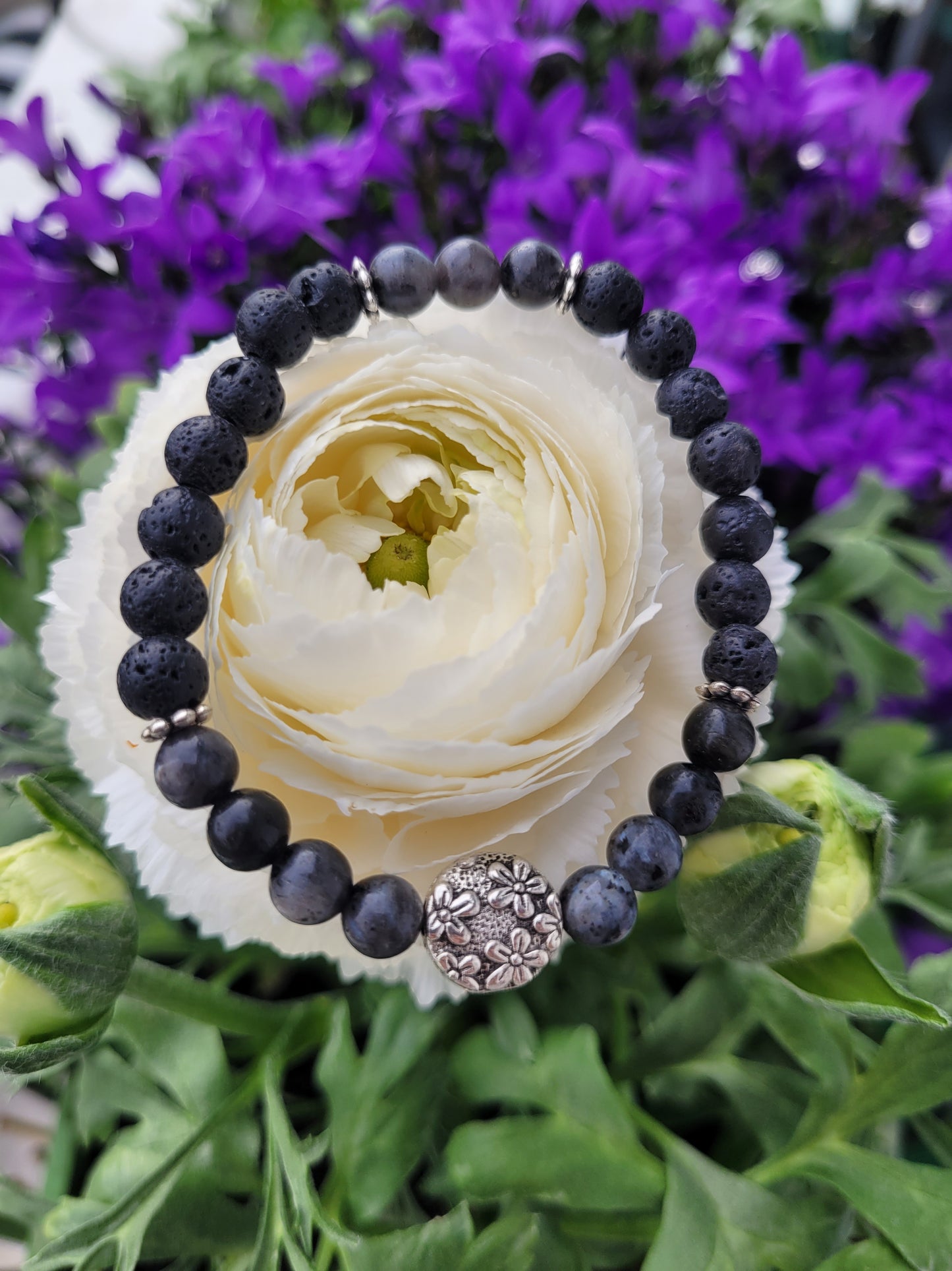 Bracelet en Lave, Labradorite et fleurs argentées