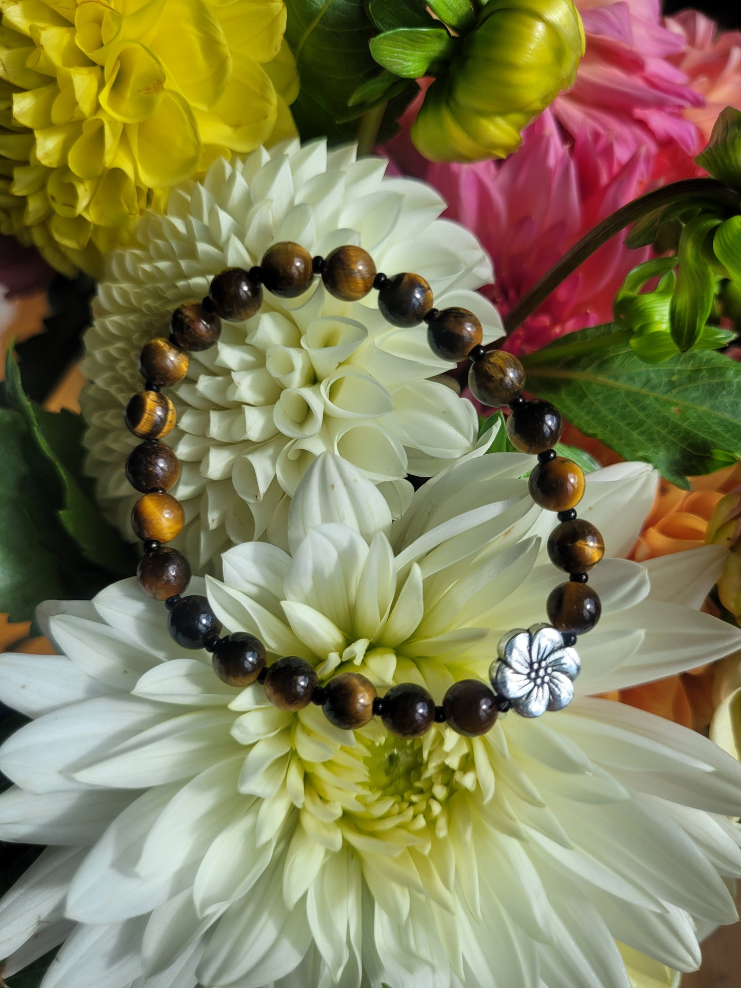 Bracelet de Protection en Oeil de Tigre et fleur argentée