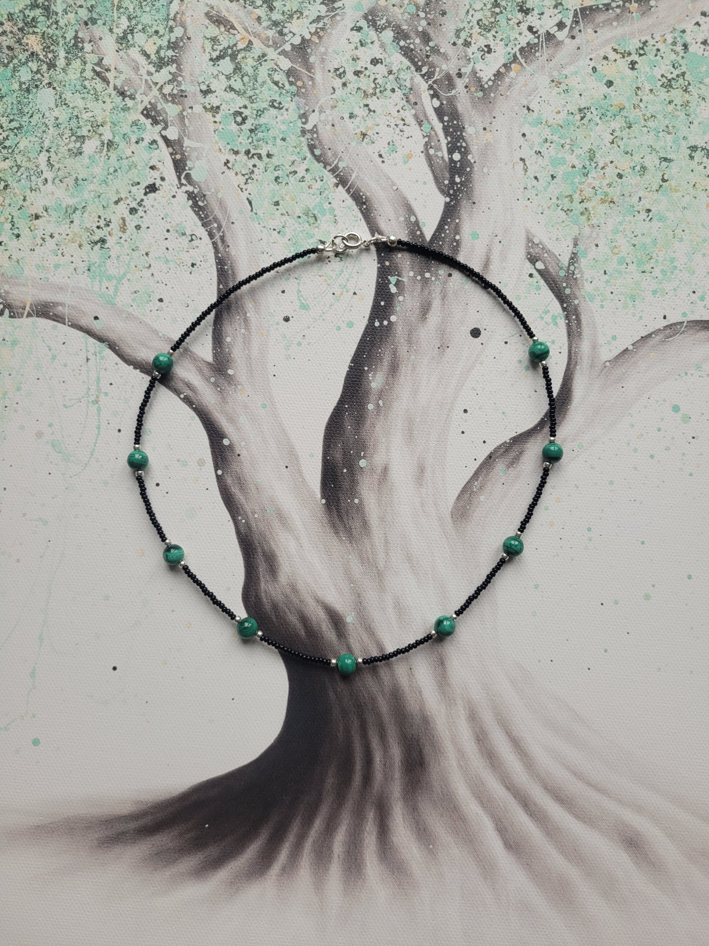 Collier en Malachite et perles de rocailles noires