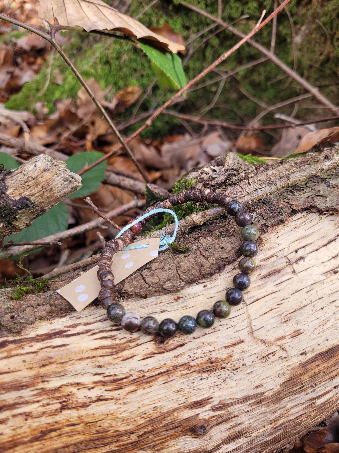 Bracelet en Jaspe Héliotrope et perles de Coco