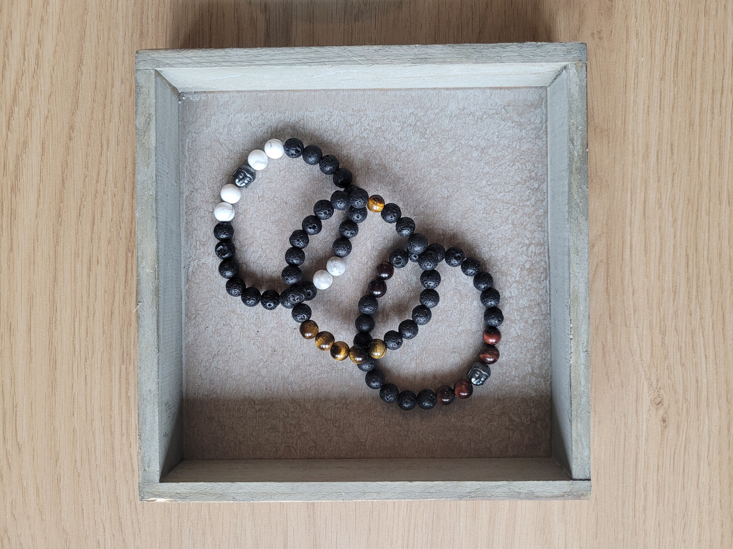 Bracelet en Œil de Taureau, Lave et Bouddha en Hématite