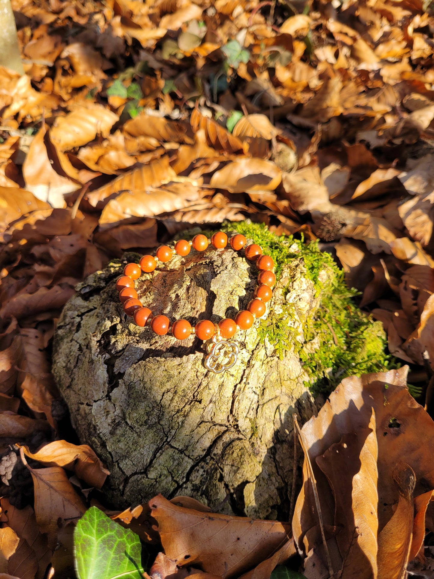 Bracelet en Jaspe Rouge et pendentif nuage doré