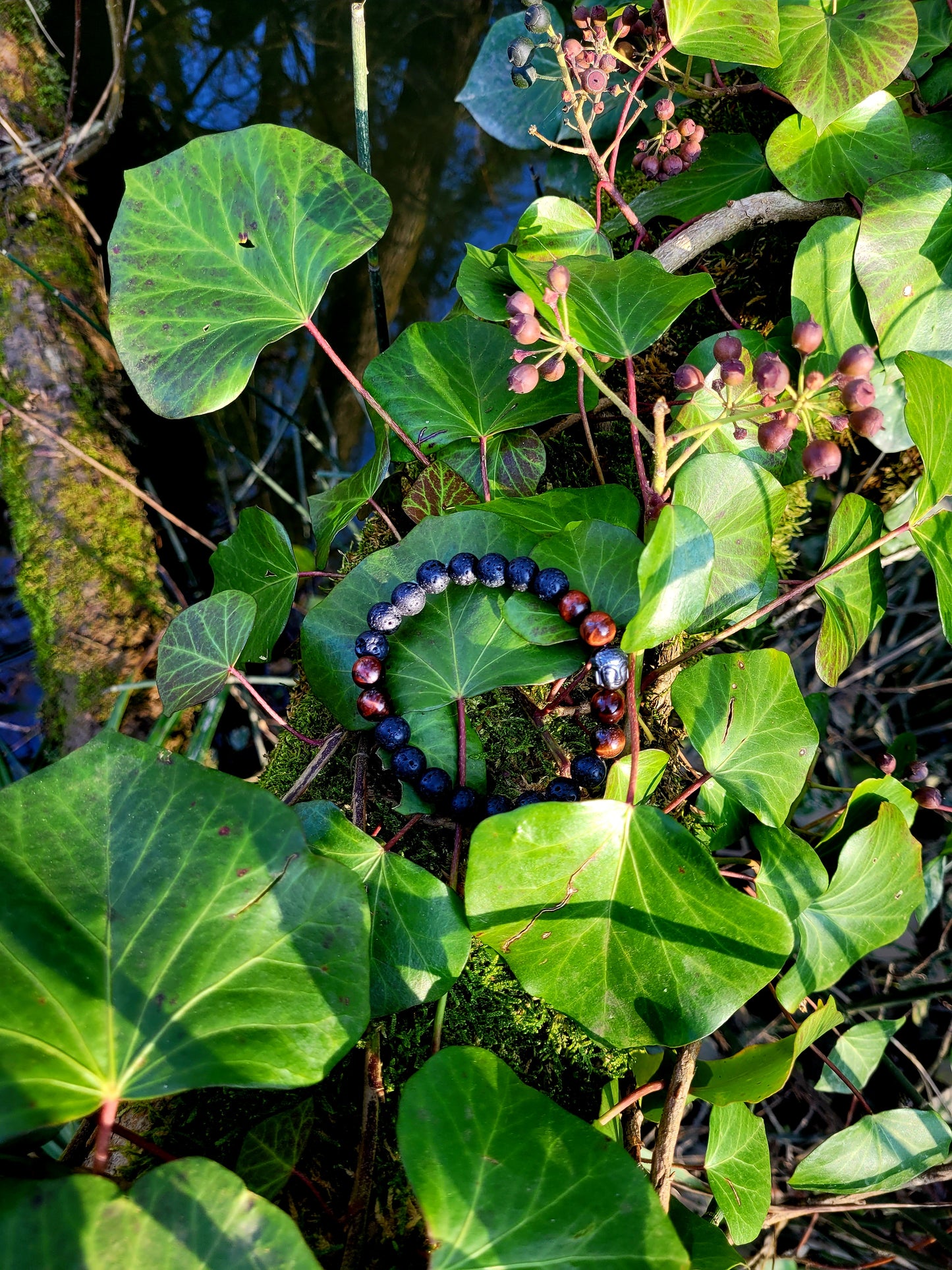 Bracelet en Œil de Taureau, Lave et Bouddha en Hématite