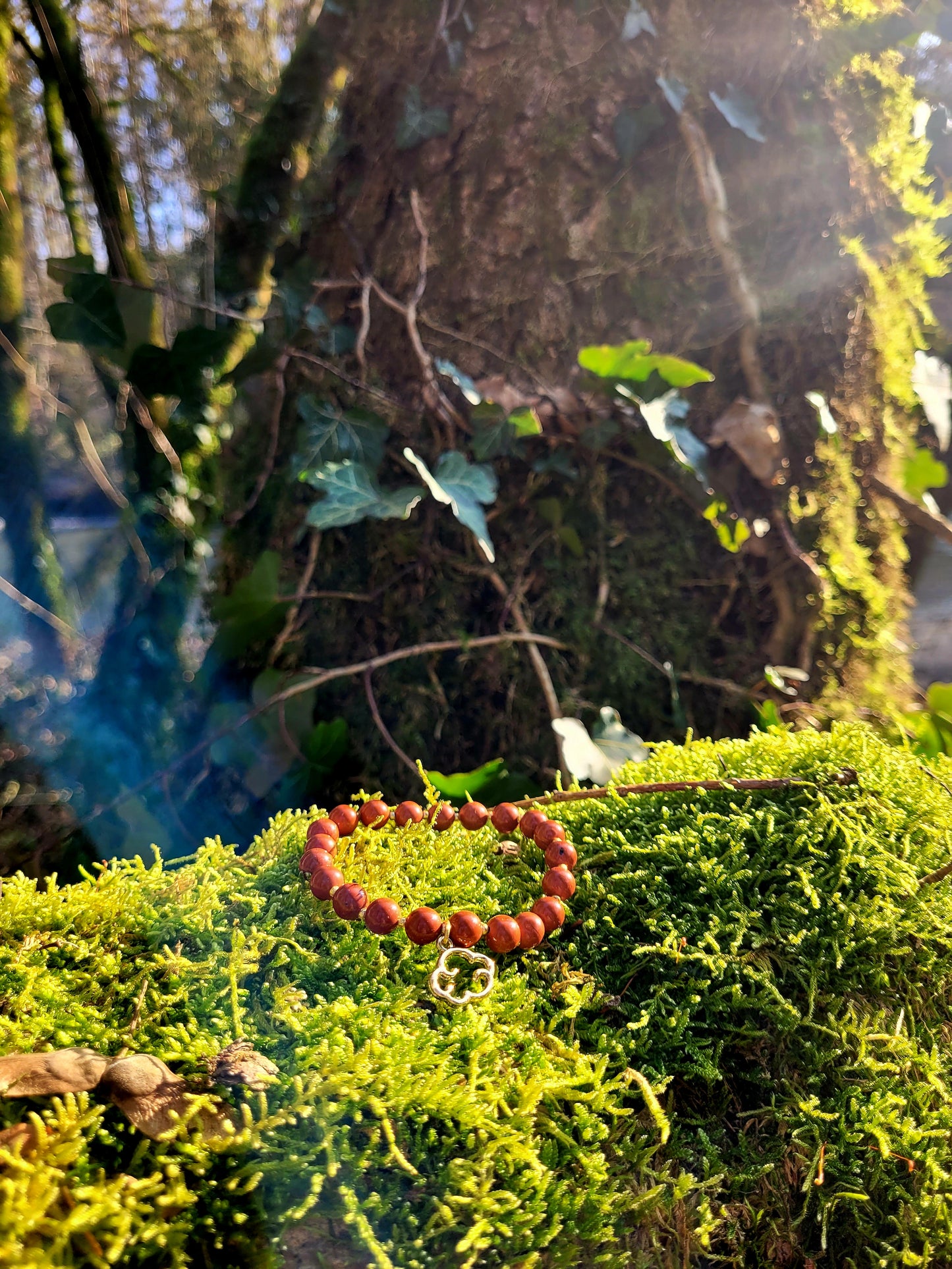 Bracelet en Jaspe Rouge et pendentif nuage doré