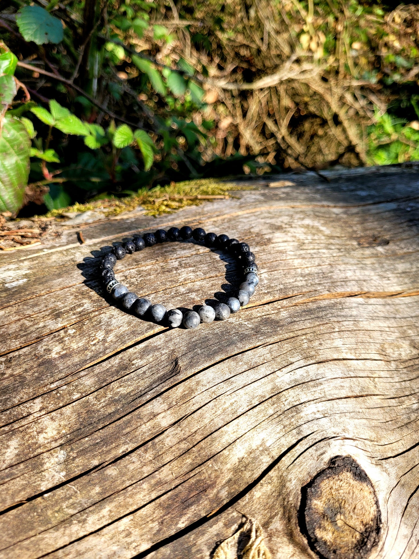Bracelet en Lave et Larvikite, avec intercalaires argentés